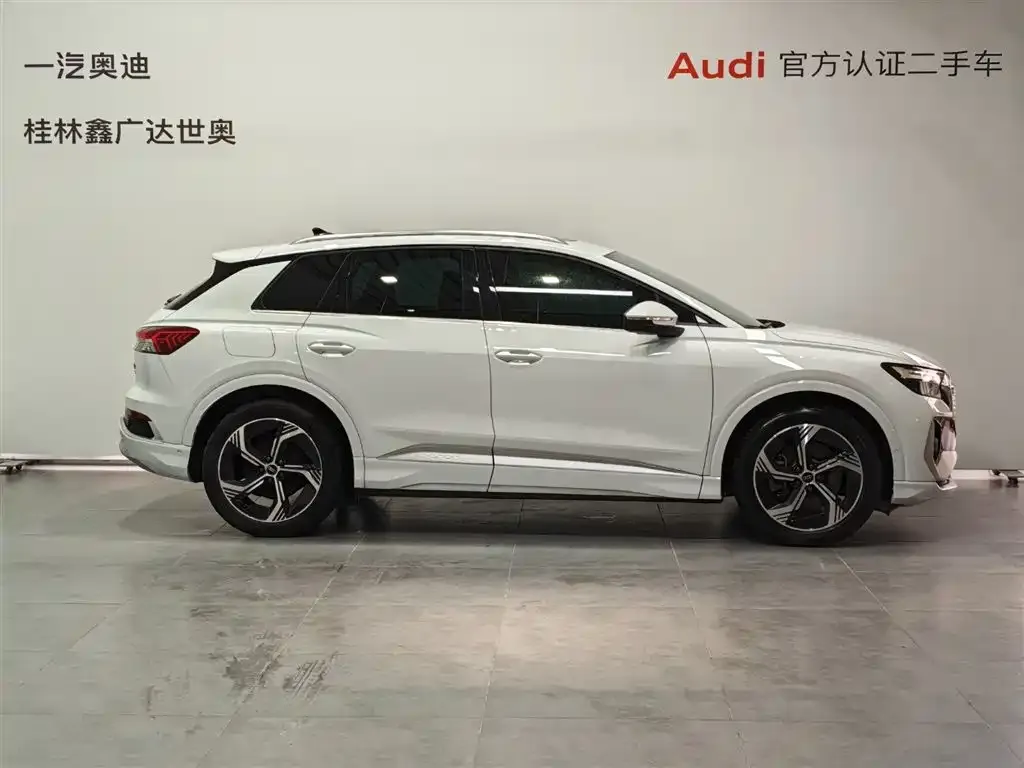 Audi Q4 e-tron — фото 2