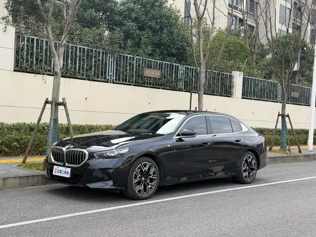 BMW 5 Series — фото 5