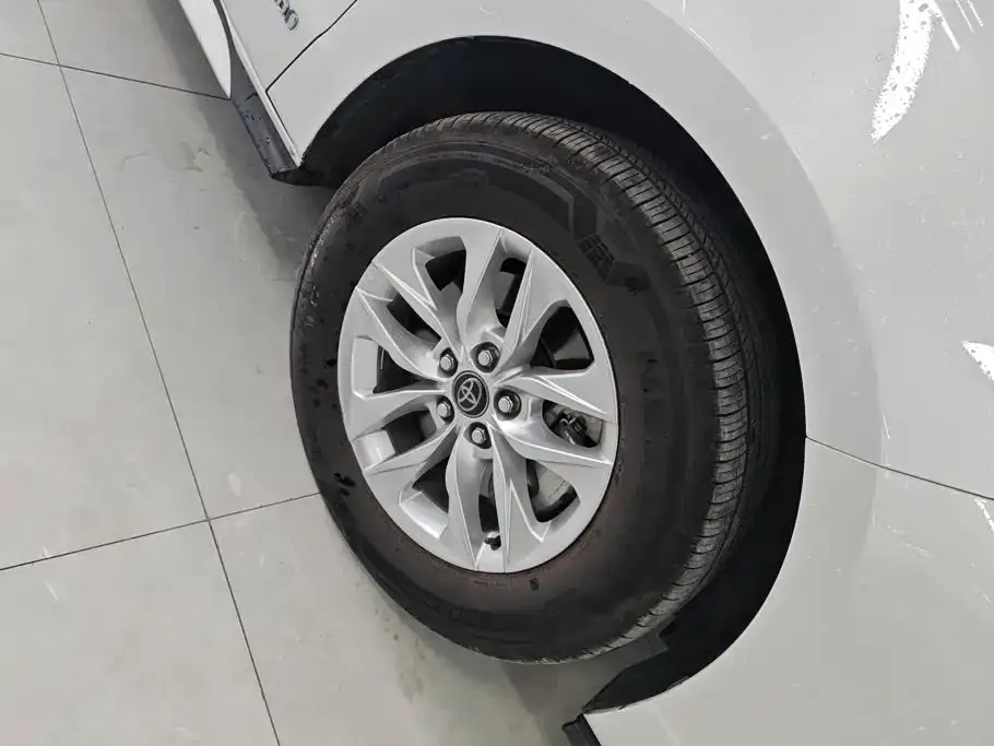 Toyota Granvia — фото 2