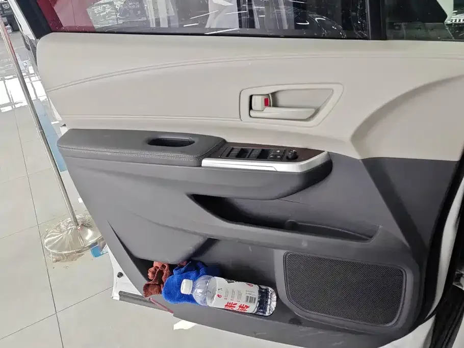 Toyota Granvia — фото 3