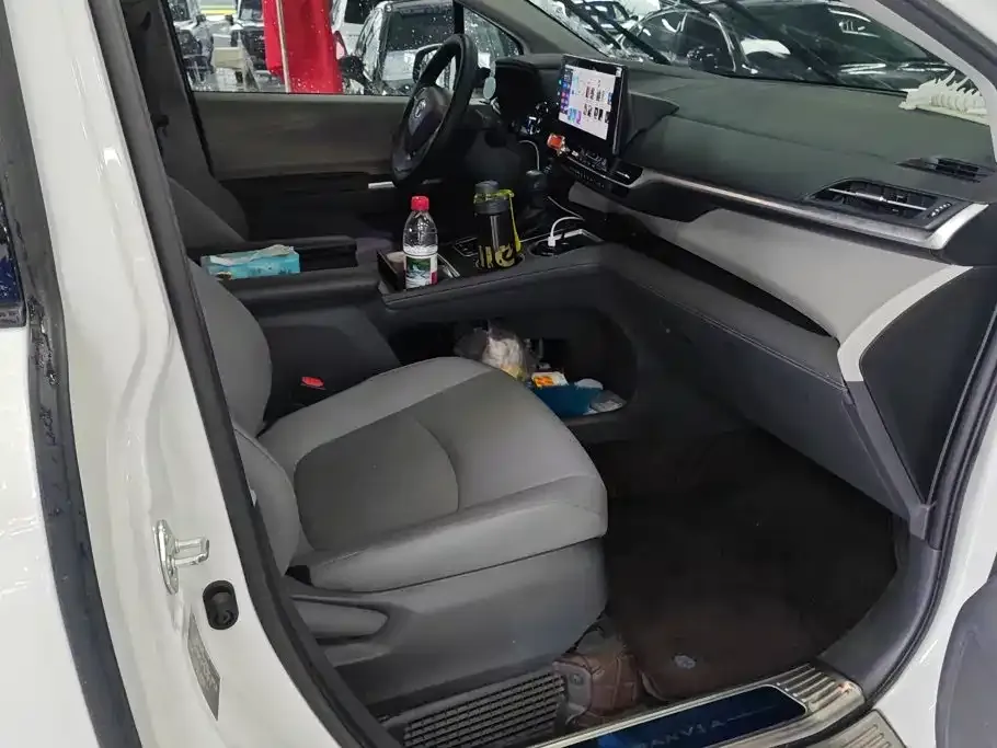 Toyota Granvia — фото 9