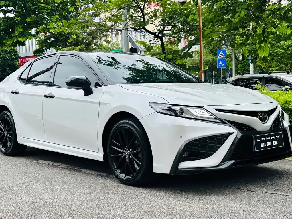 Toyota Camry — фото 7