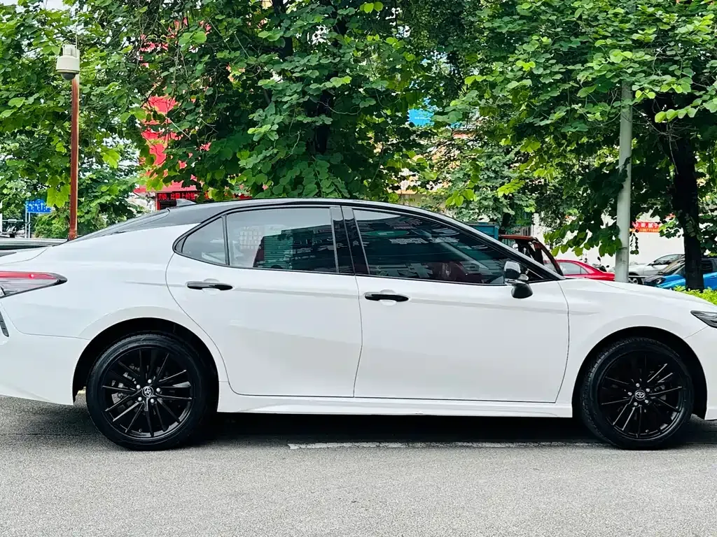 Toyota Camry — фото 6