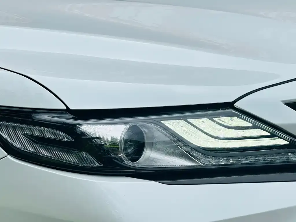 Toyota Camry — фото 2