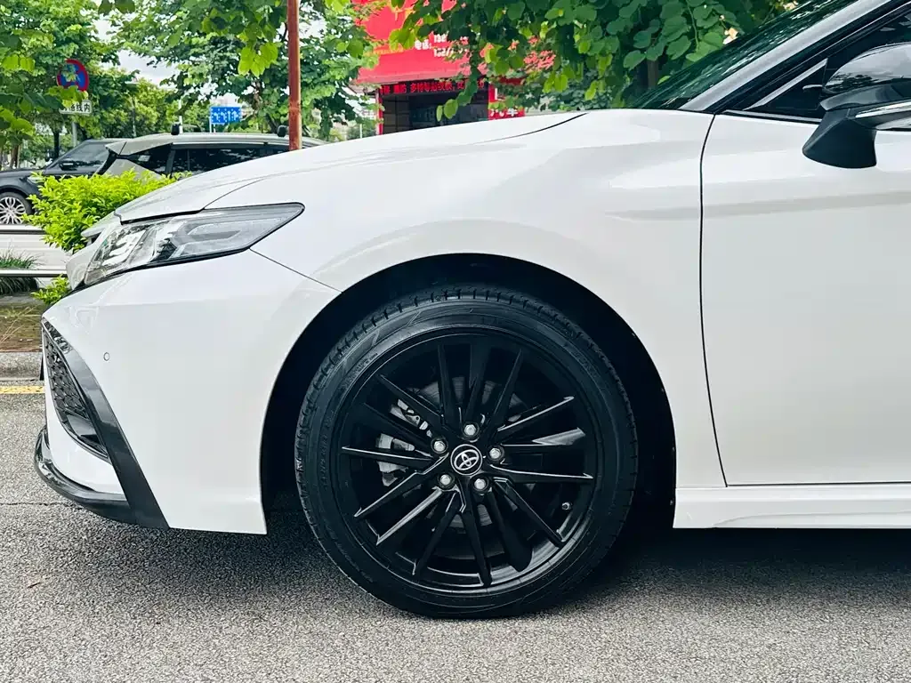 Toyota Camry — фото 4