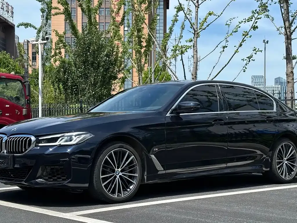 BMW 5 Series — фото 1