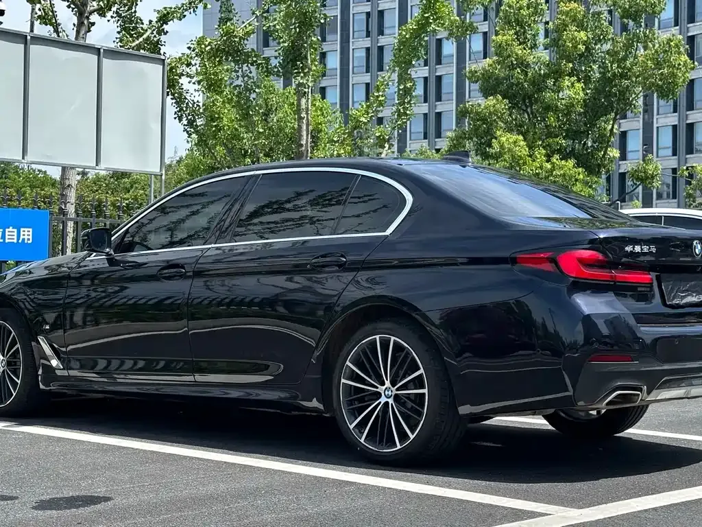 BMW 5 Series — фото 8