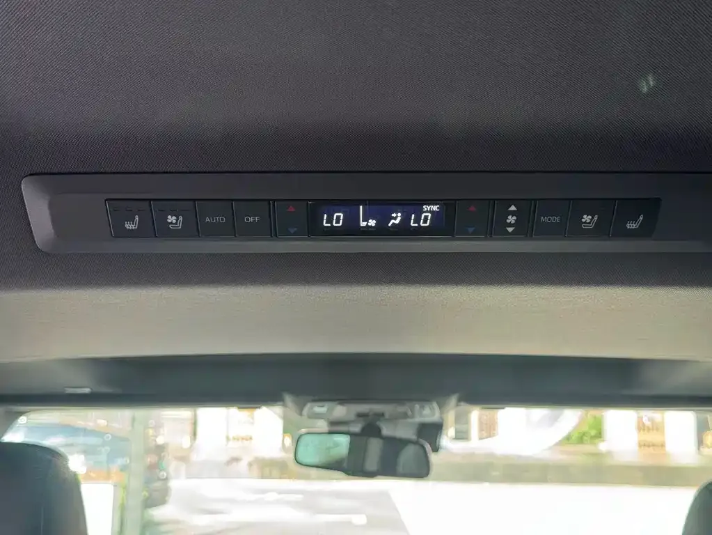 Toyota Sienna — фото 4