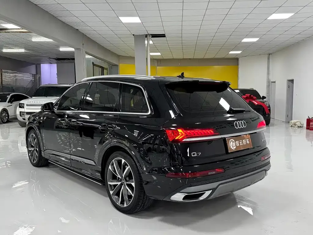 Audi Q7 — фото 5