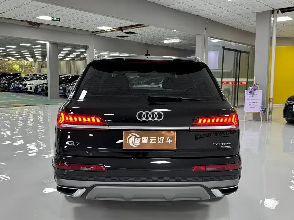 Audi Q7 — фото 7
