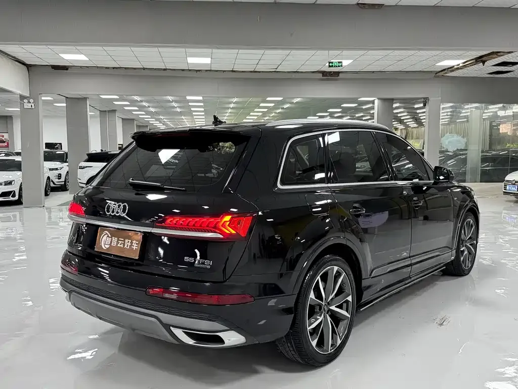 Audi Q7 — фото 8