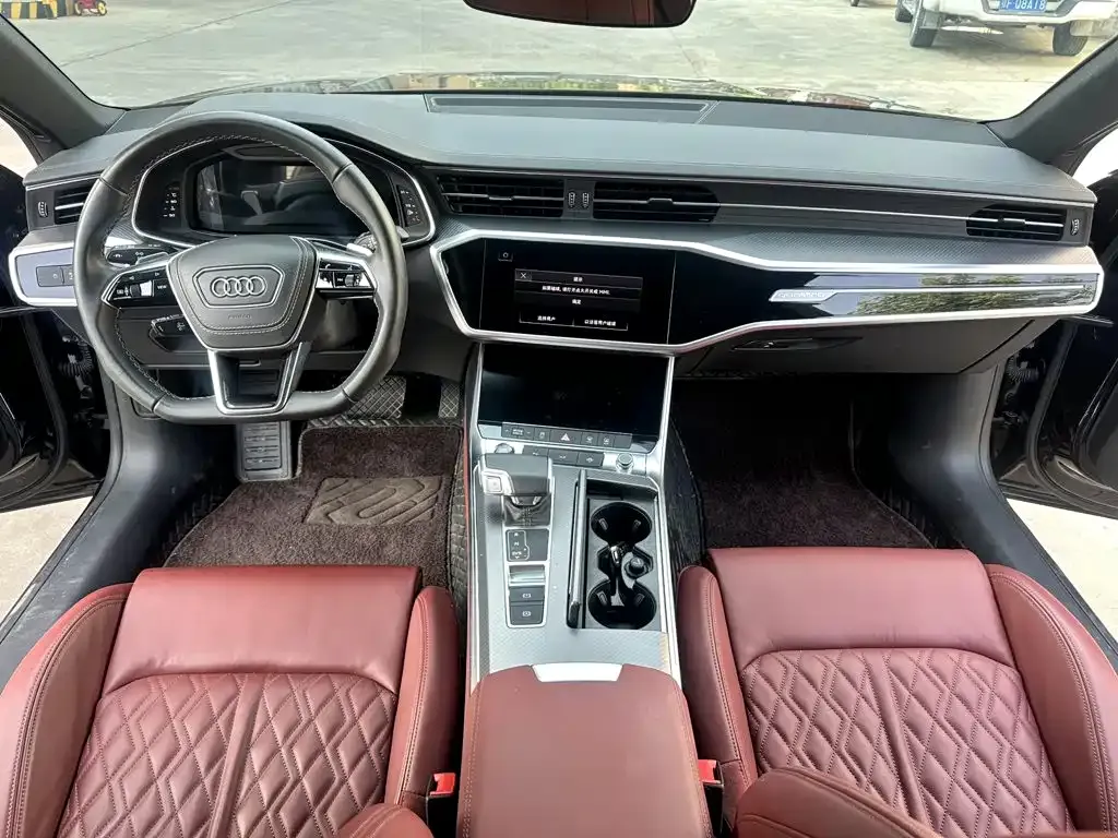 Audi A7L — фото 1