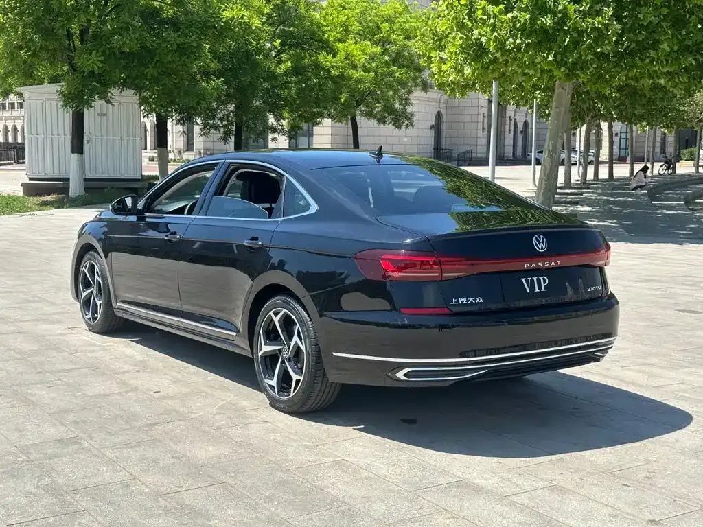 Volkswagen Passat — фото 7