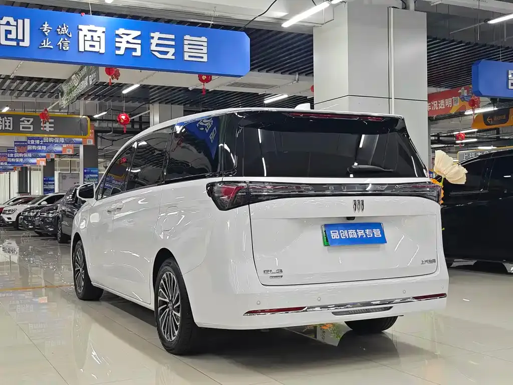Buick GL8 Hybrid — фото 3