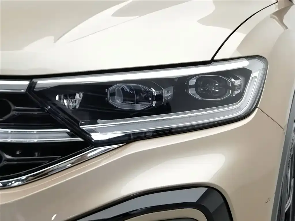 Volkswagen T-Roc — фото 4