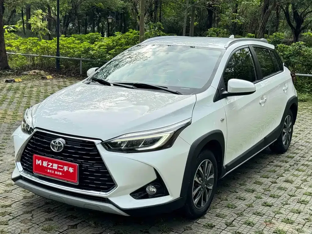 Toyota Yaris L — фото 1