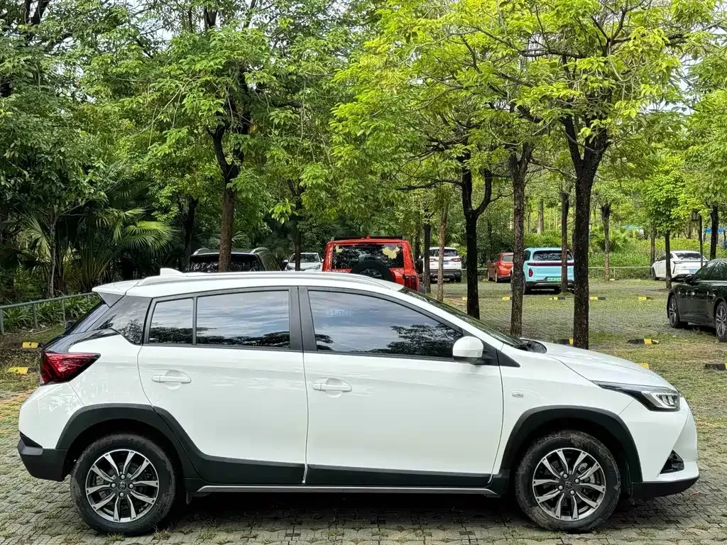 Toyota Yaris L — фото 10
