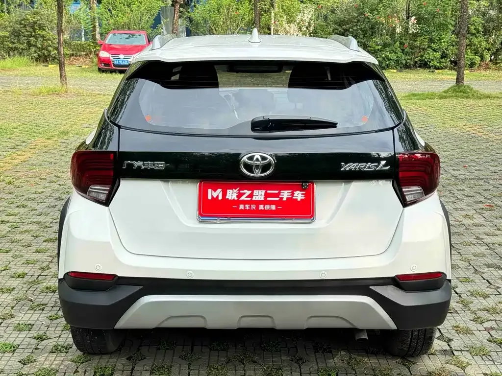 Toyota Yaris L — фото 9