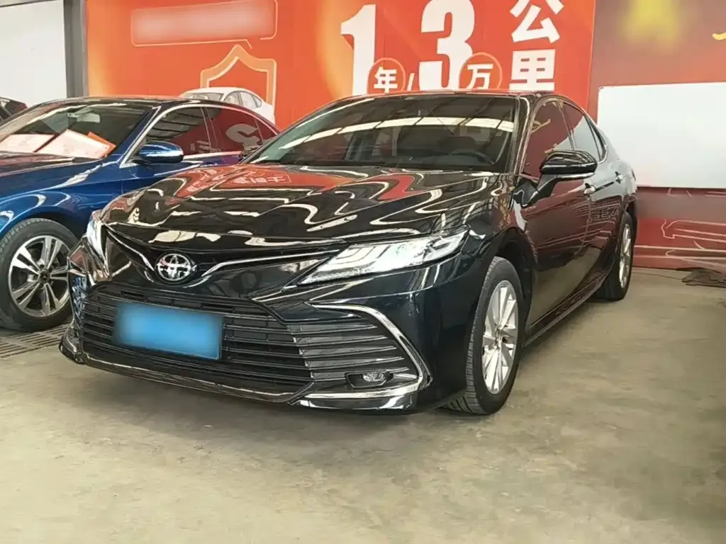 Toyota Camry — фото 1