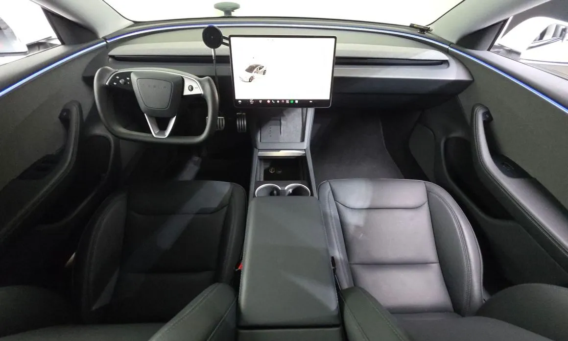 Tesla Model 3 — фото 5