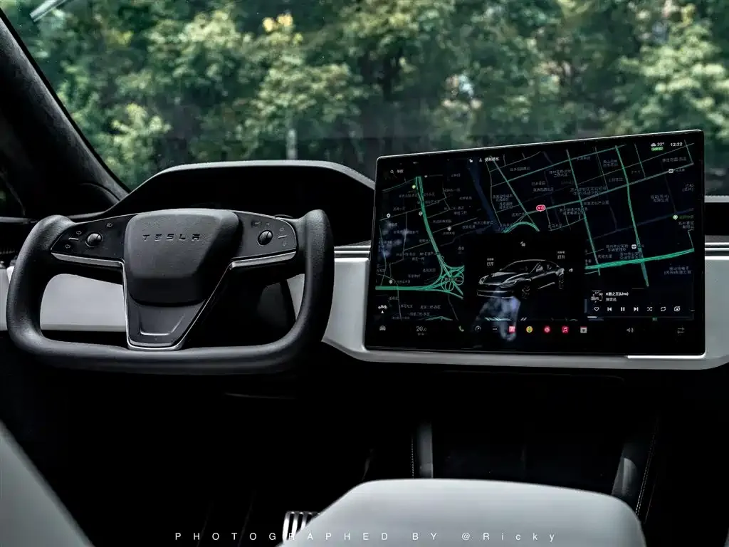 Tesla Model S — фото 5