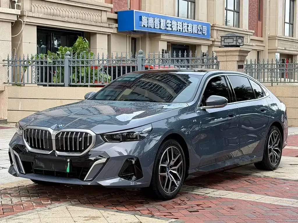 BMW i5 — фото 1