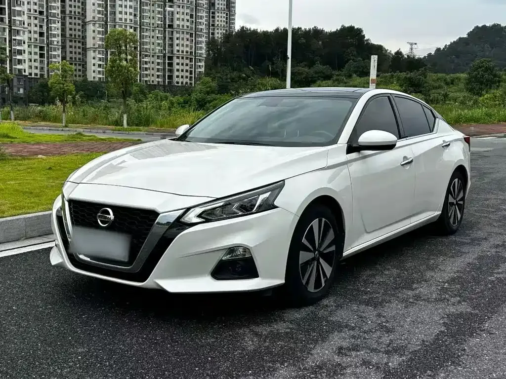 Nissan Teana — фото 1