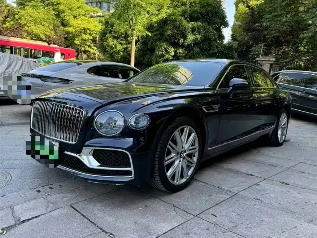 Bentley Flying Spur PHEV — фото 1