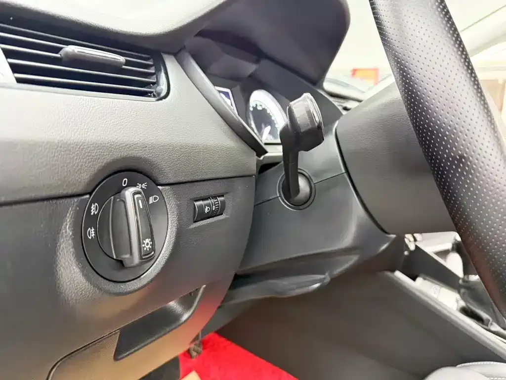Skoda Octavia — фото 7