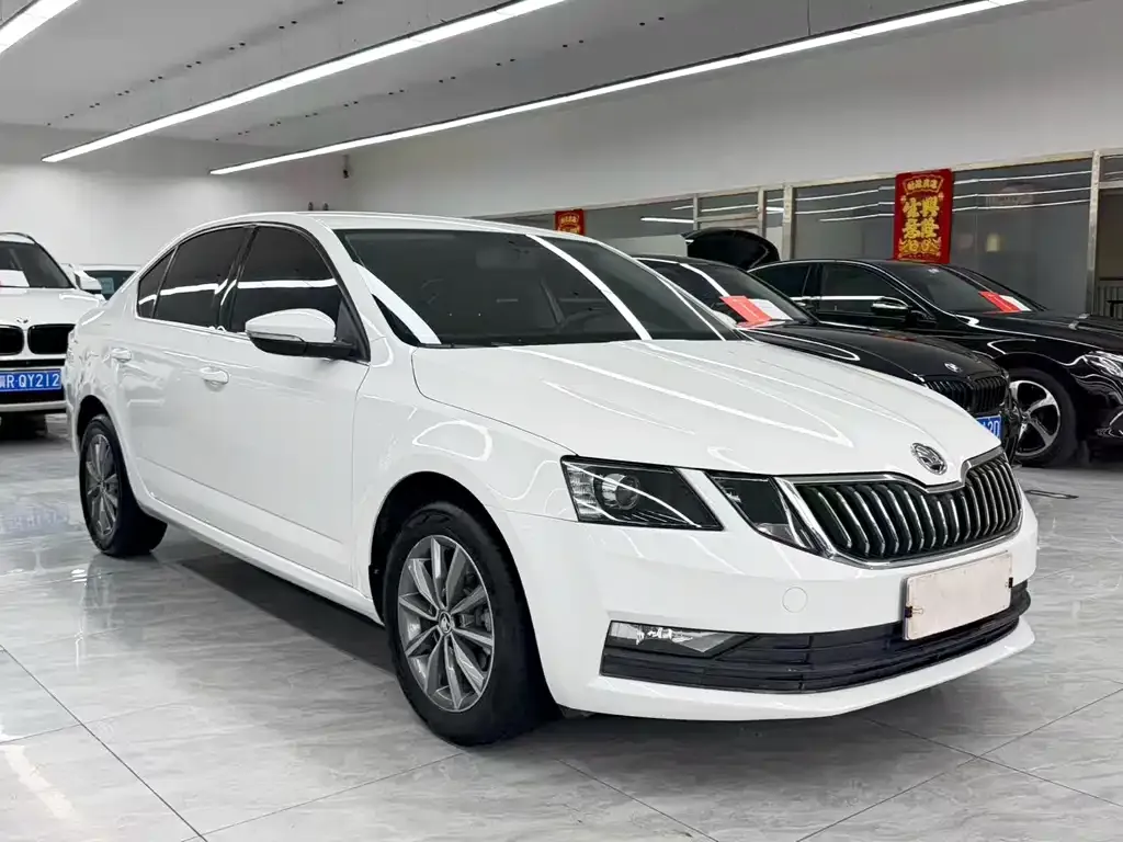 Skoda Octavia — фото 2
