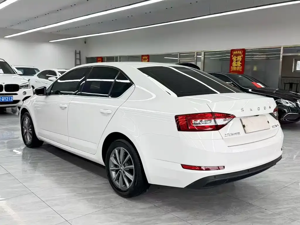 Skoda Octavia — фото 10