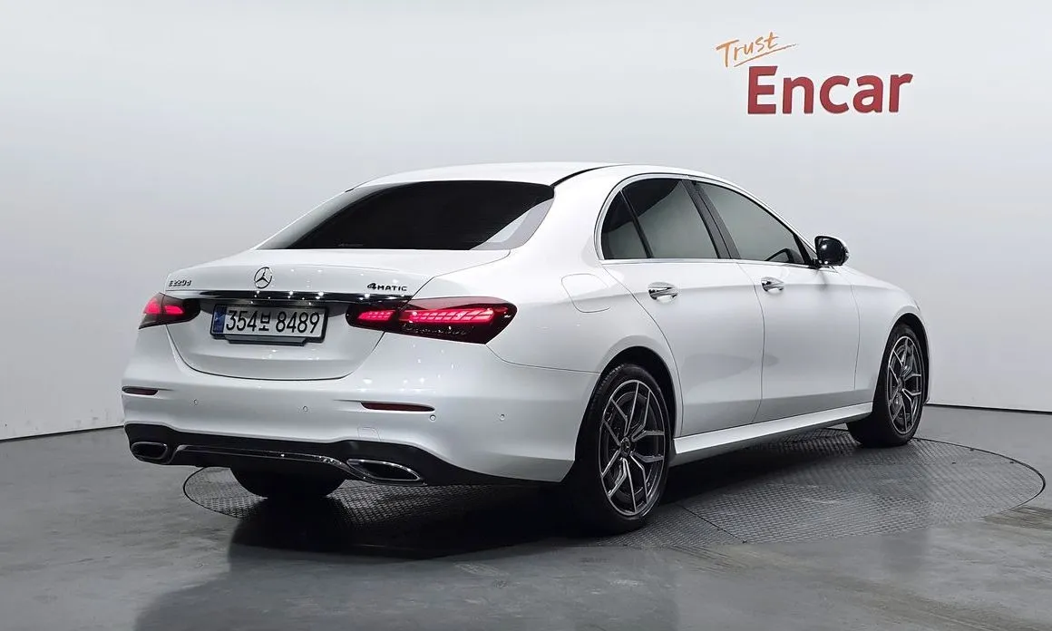 Mercedes-Benz E-Class — фото 10