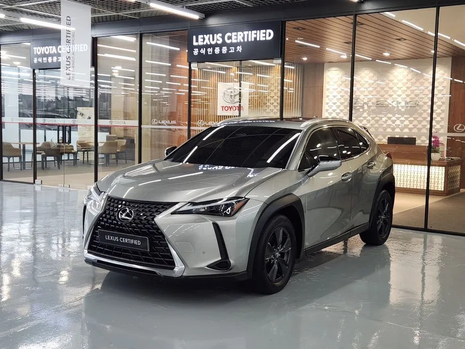 Lexus UX — фото 1