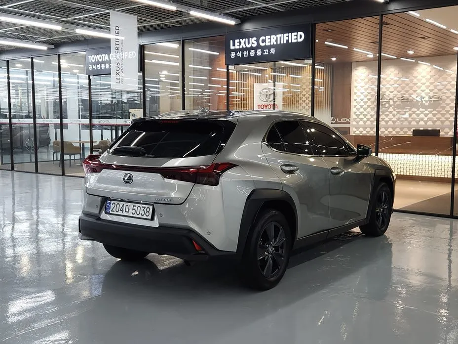 Lexus UX — фото 9
