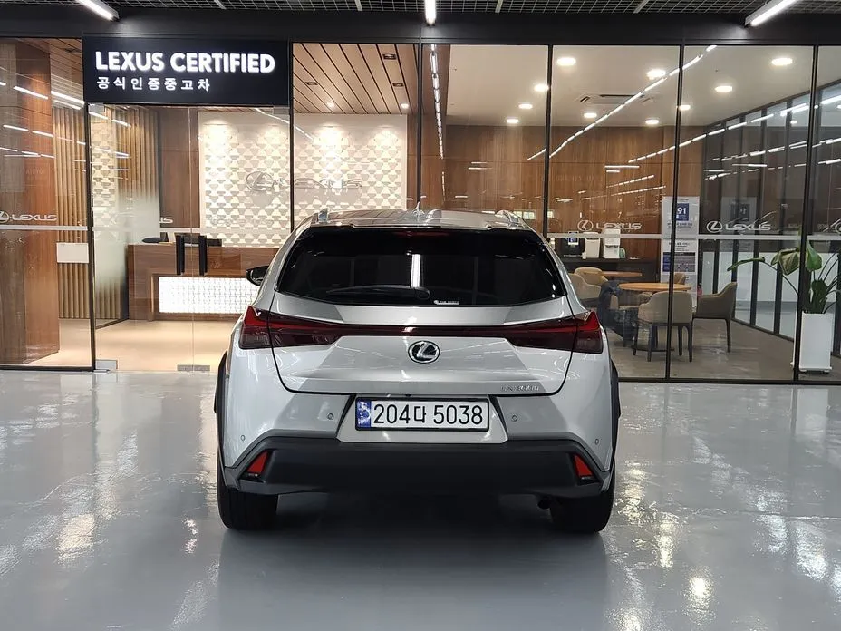 Lexus UX — фото 6