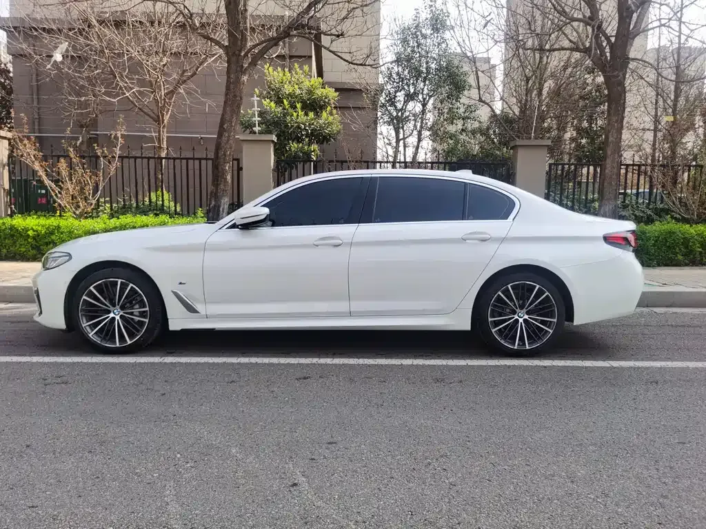 BMW 5 Series — фото 10