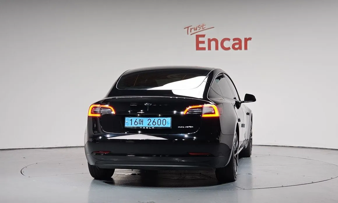Tesla Model 3 — фото 10