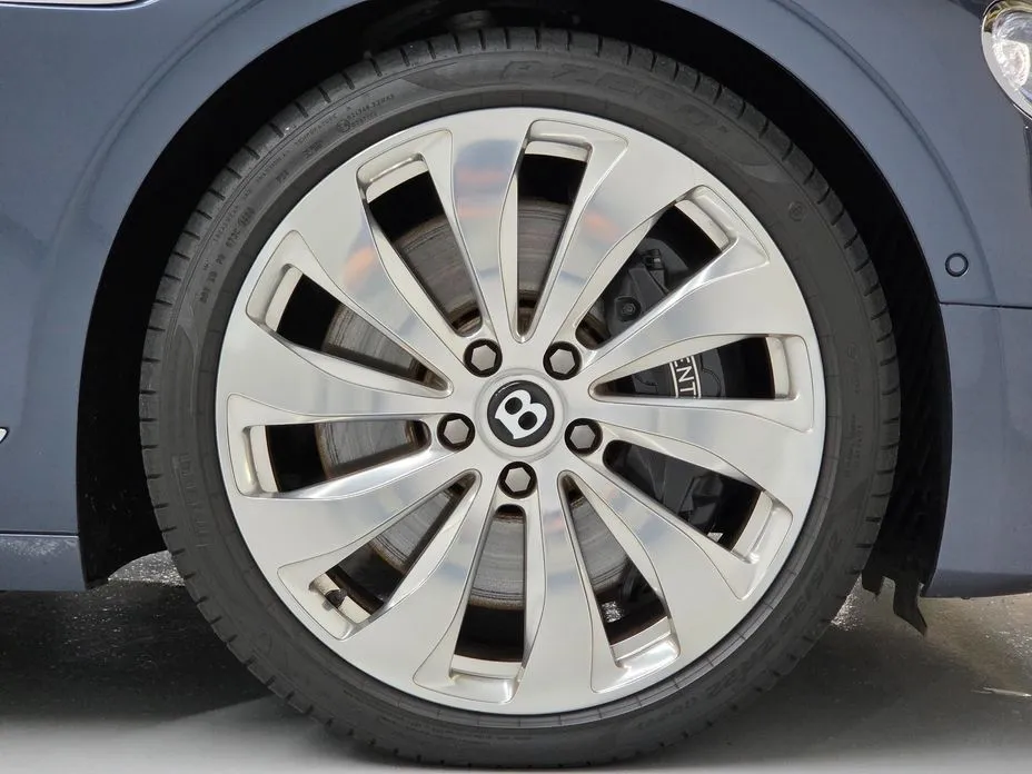 Bentley Flying Spur — фото 4