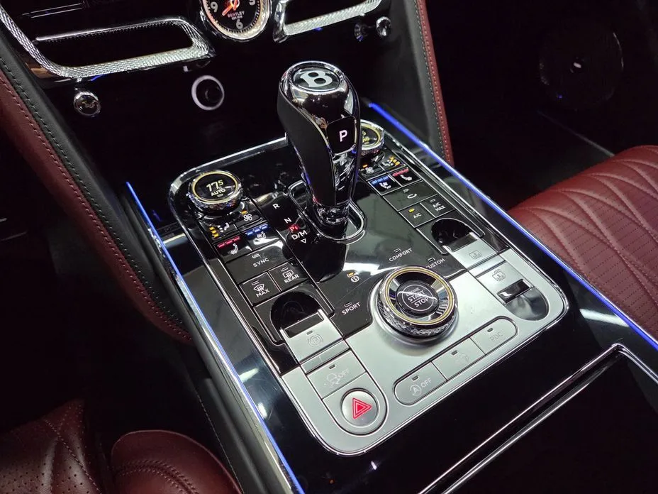 Bentley Flying Spur — фото 9