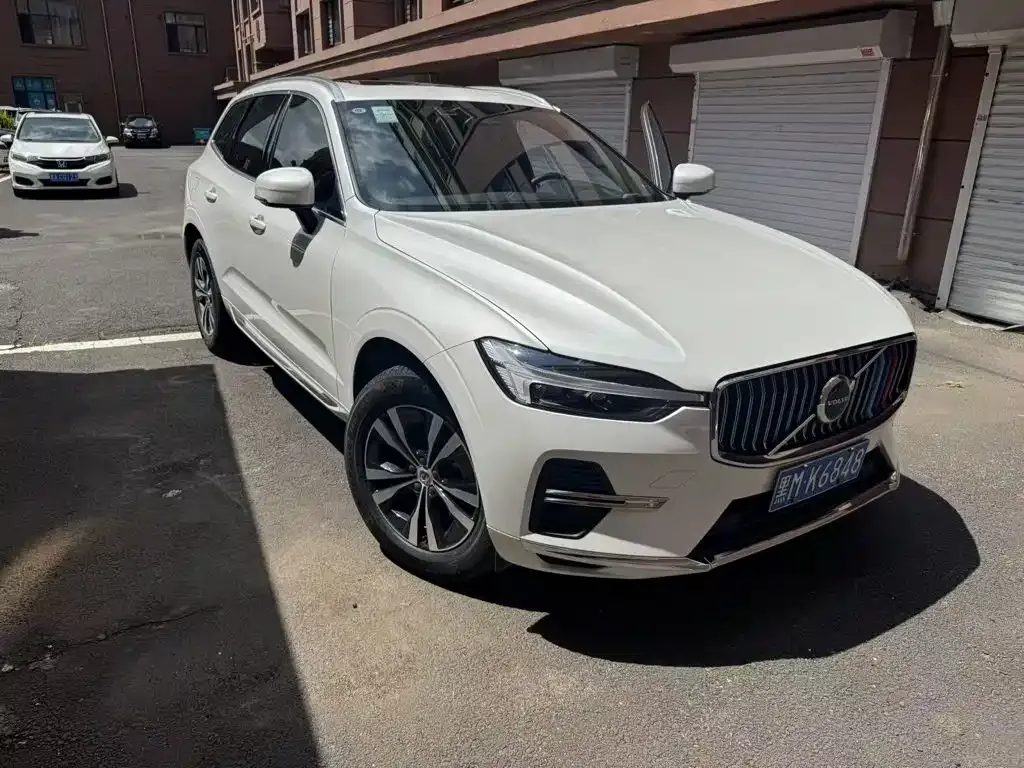 Volvo XC60 — фото 1