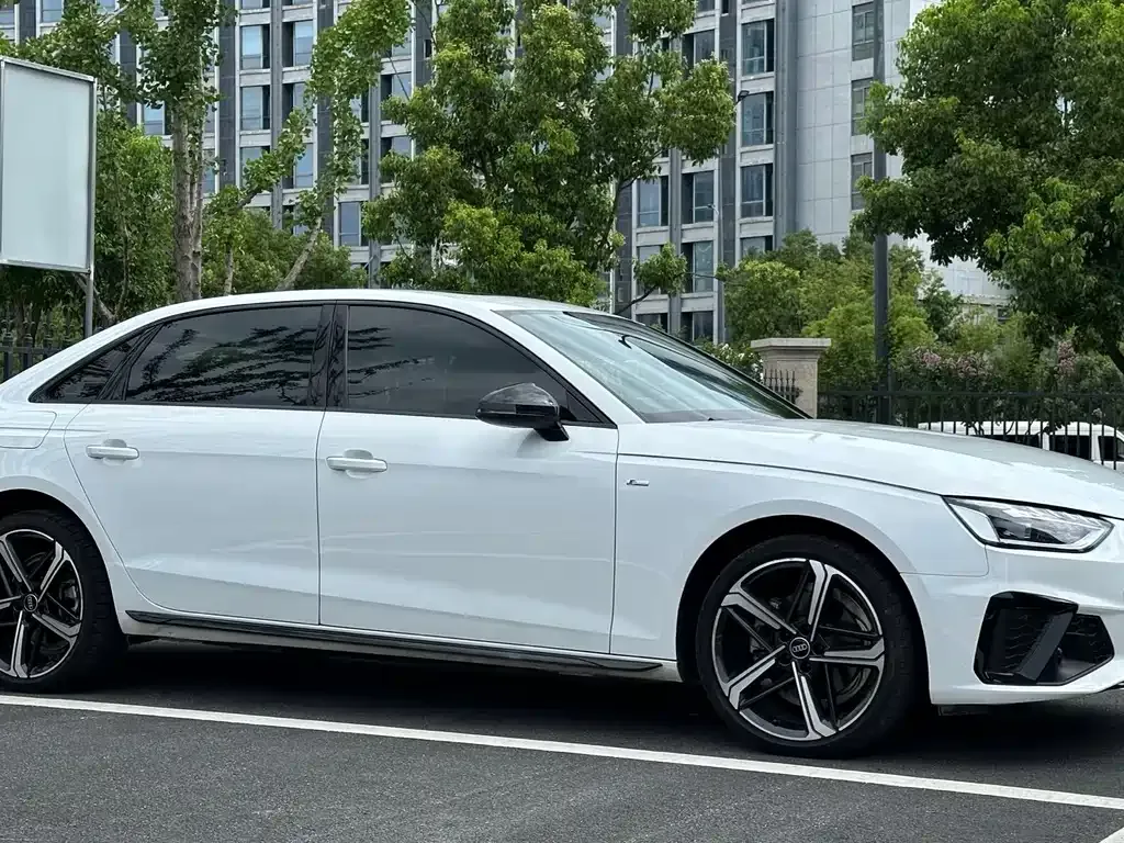 Audi A4L — фото 5
