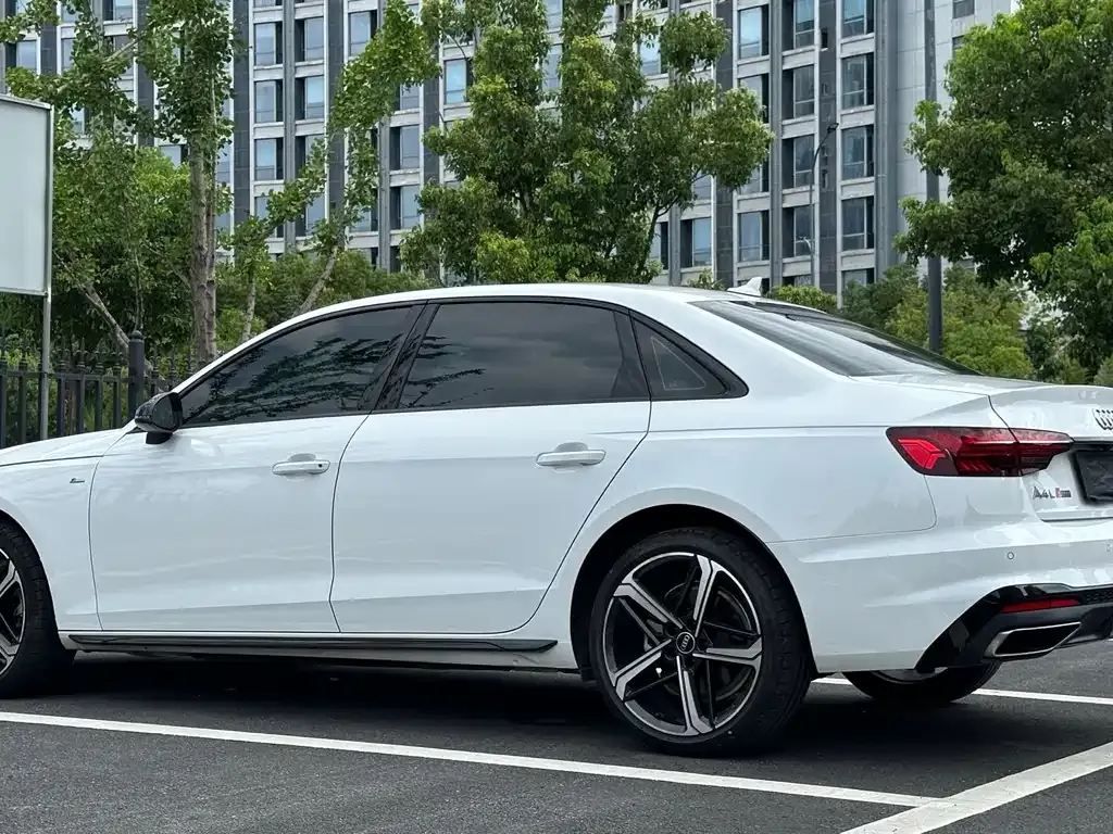 Audi A4L — фото 9