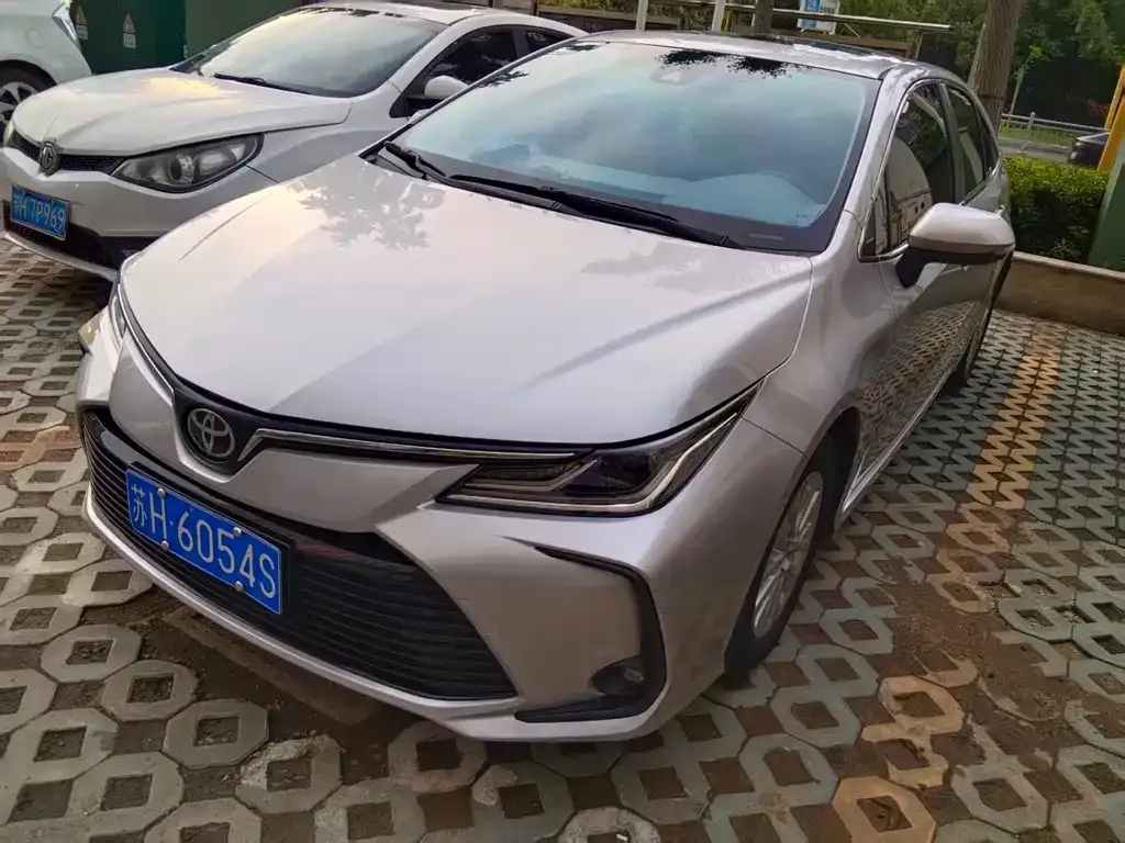 Toyota Corolla — фото 1