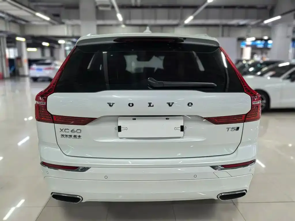 Volvo XC60 — фото 7