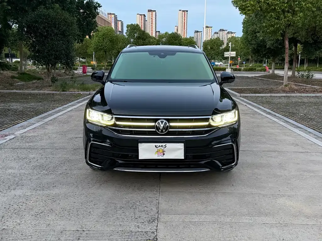 Volkswagen Tiguan L — фото 8