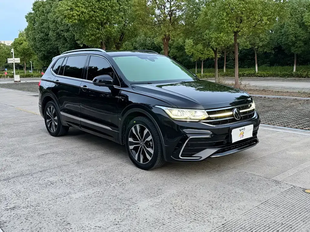 Volkswagen Tiguan L — фото 9