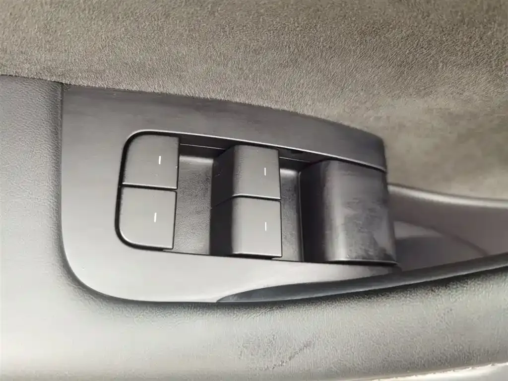 Tesla Model 3 — фото 9