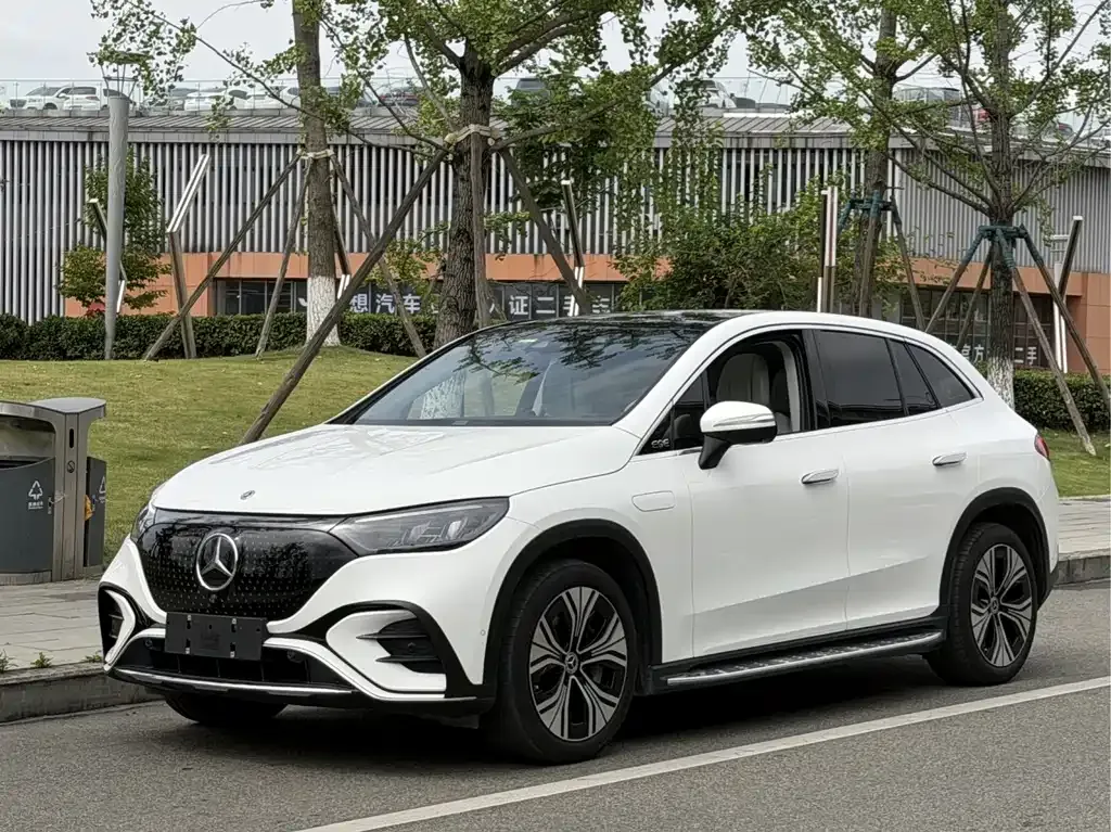 Mercedes-Benz EQE SUV — фото 1