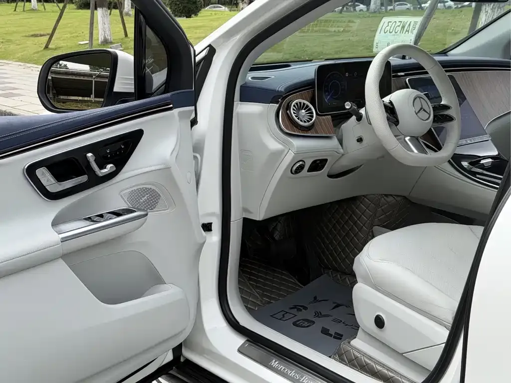 Mercedes-Benz EQE SUV — фото 3
