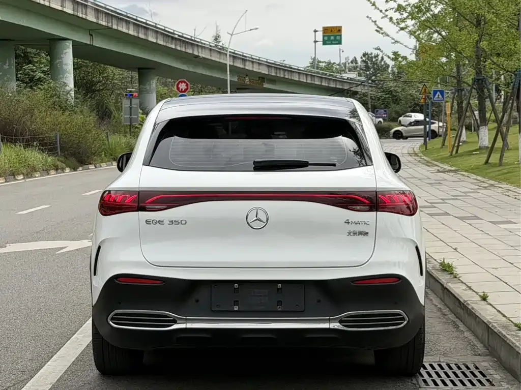 Mercedes-Benz EQE SUV — фото 6